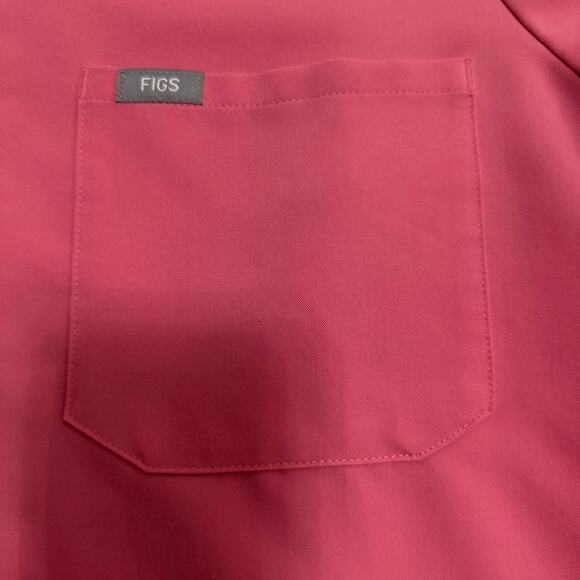 Figs scrub top pink rose sz Medium Petite PO# 3595 nurses scrubs medical - Picture 2 of 7